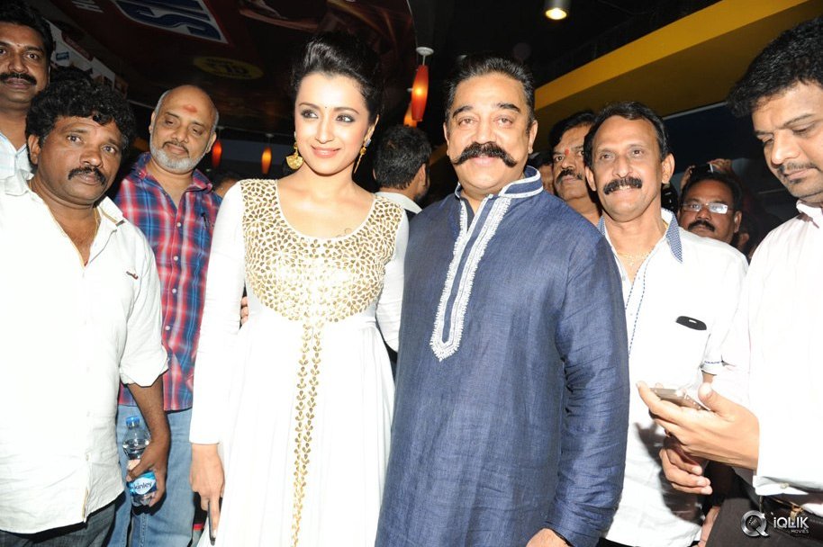 Celebs-at-Cheekati-Raajyam-Movie-Premier-Show